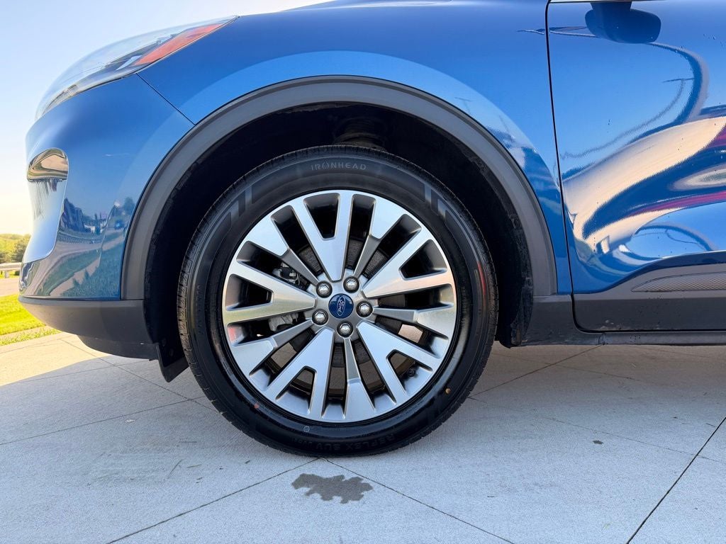 2022 Ford Escape Hybrid Titanium