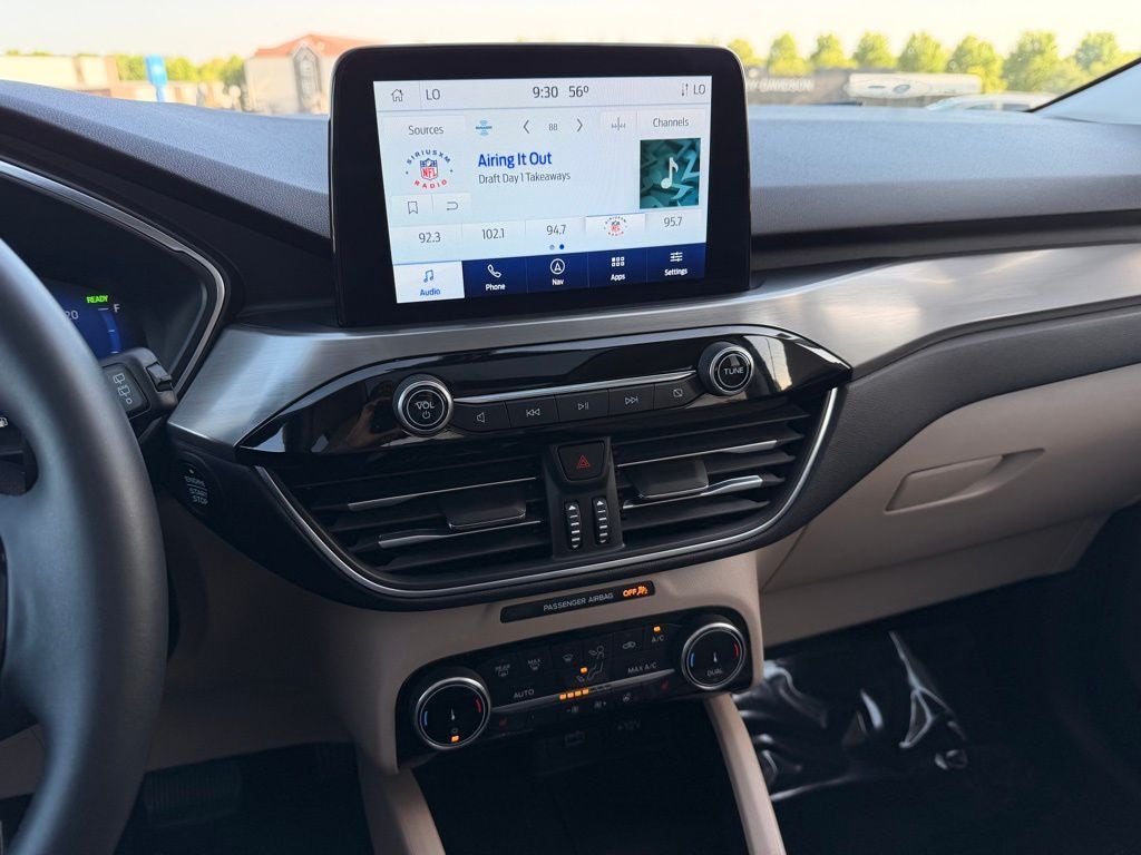 2022 Ford Escape Hybrid Titanium