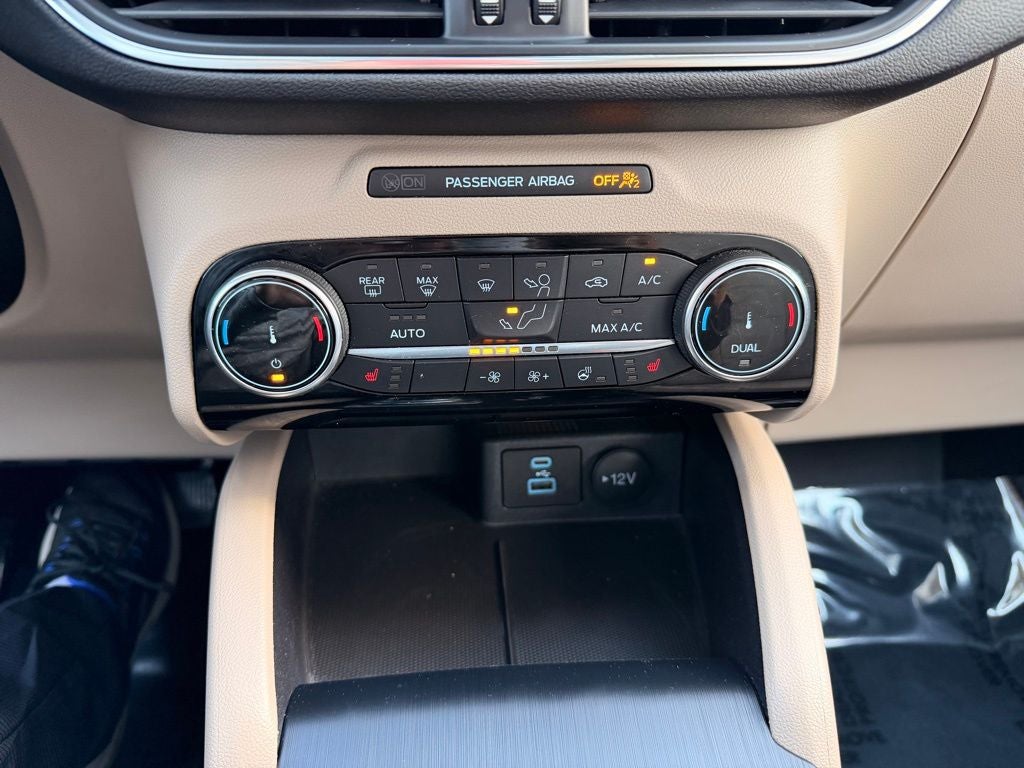 2022 Ford Escape Hybrid Titanium