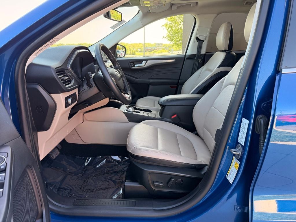 2022 Ford Escape Hybrid Titanium