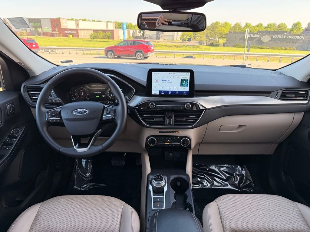 2022 Ford Escape Hybrid Titanium