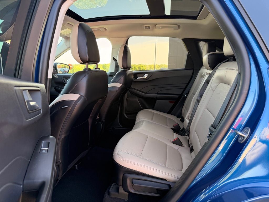 2022 Ford Escape Hybrid Titanium