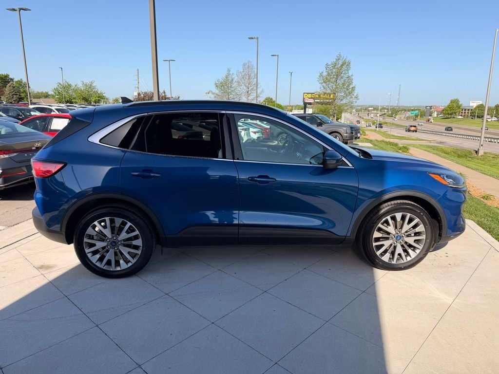 2022 Ford Escape Hybrid Titanium