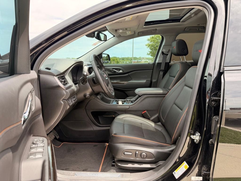 2023 GMC Acadia AT4