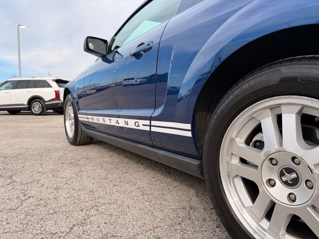 2007 Ford Mustang Deluxe