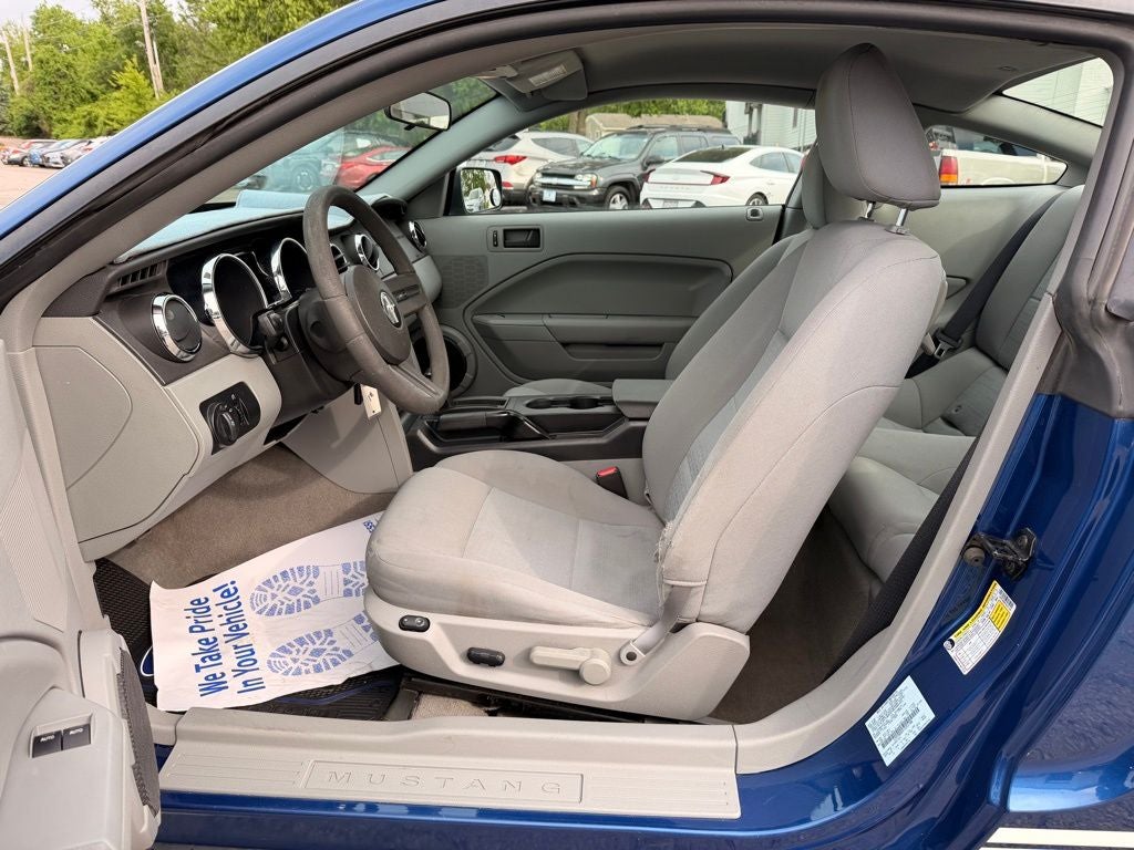 2007 Ford Mustang Deluxe