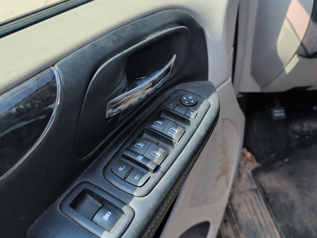 2012 Chrysler Town & Country Touring