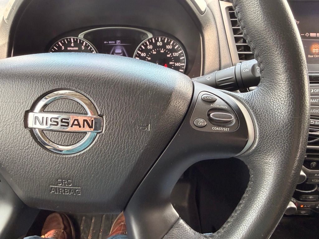 2017 Nissan Pathfinder SV