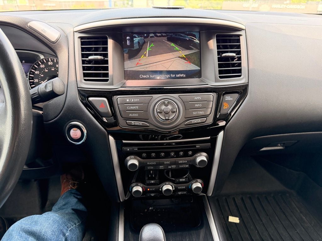 2017 Nissan Pathfinder SV