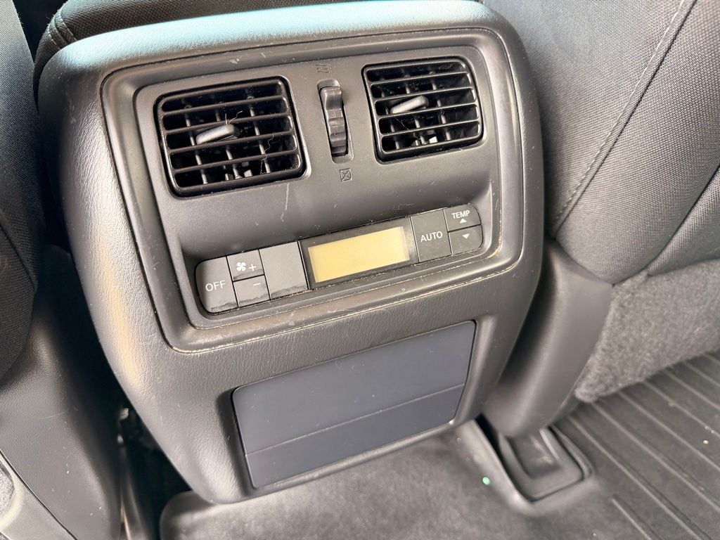 2017 Nissan Pathfinder SV