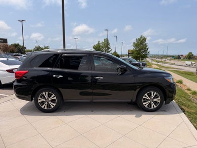 2017 Nissan Pathfinder SV