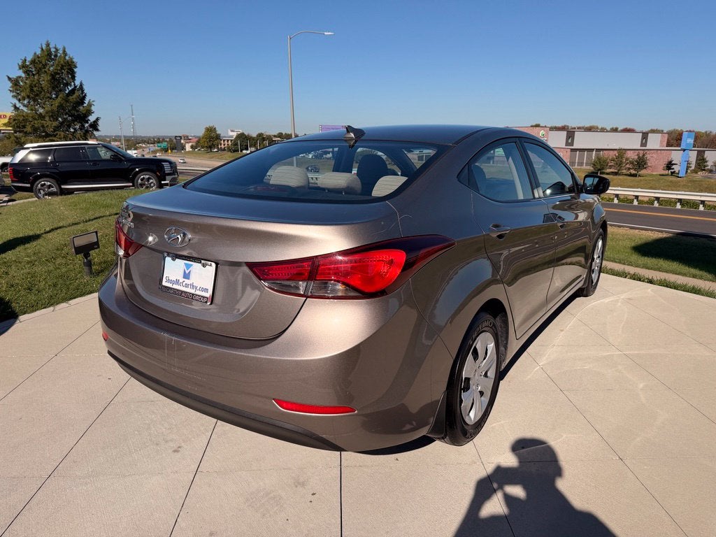 2016 Hyundai ELANTRA SE