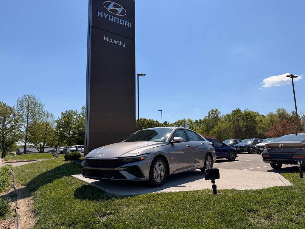 2025 Hyundai ELANTRA SE
