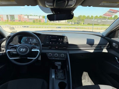 2025 Hyundai ELANTRA SE