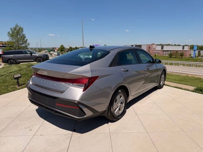 2025 Hyundai ELANTRA SE