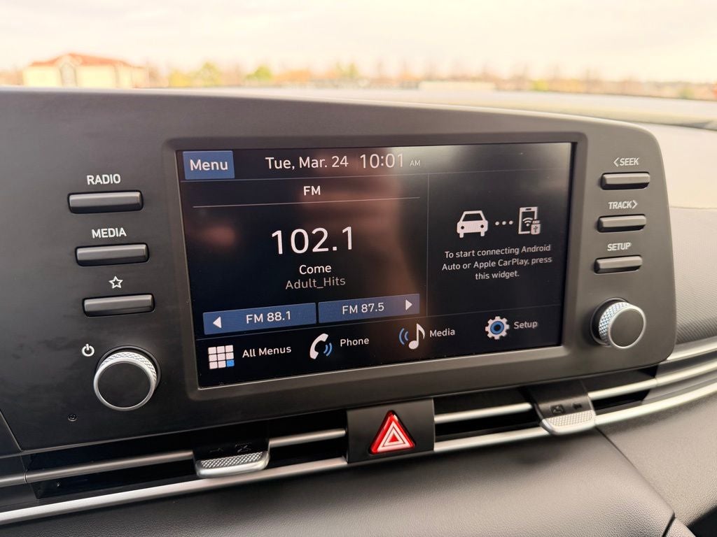 2025 Hyundai ELANTRA SE