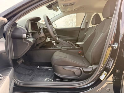 2025 Hyundai ELANTRA SE