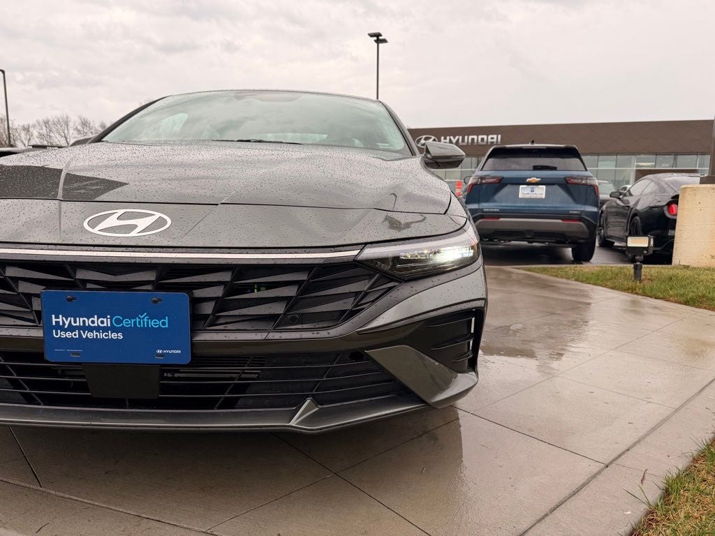 2025 Hyundai ELANTRA Limited