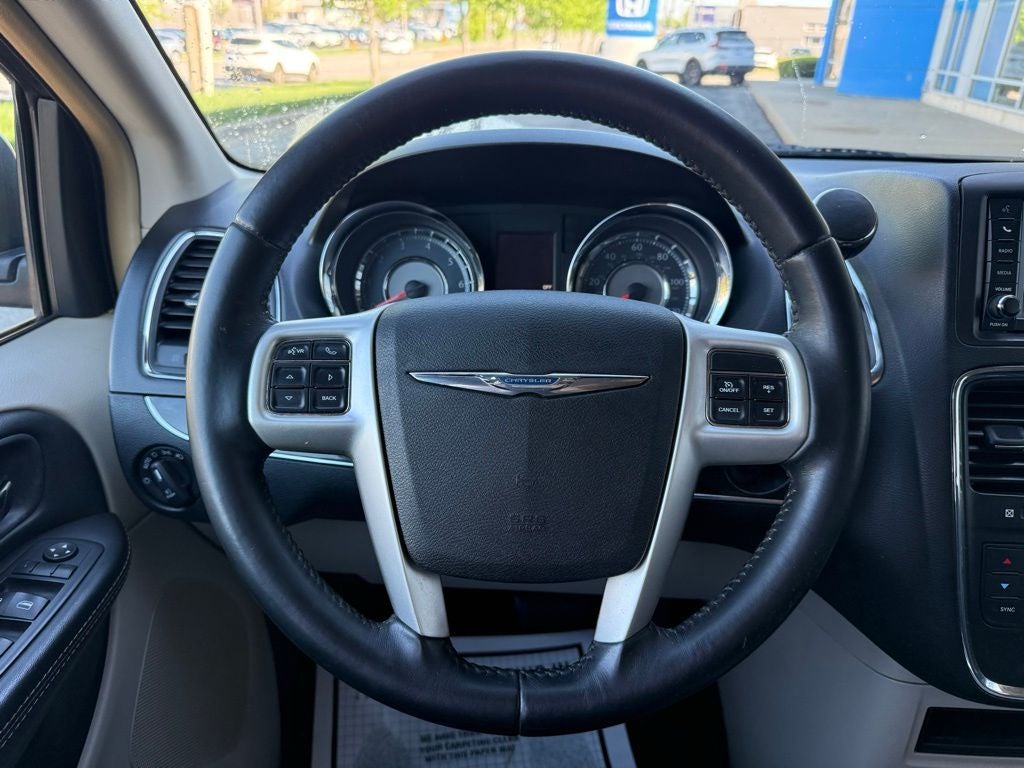 2016 Chrysler Town & Country Touring