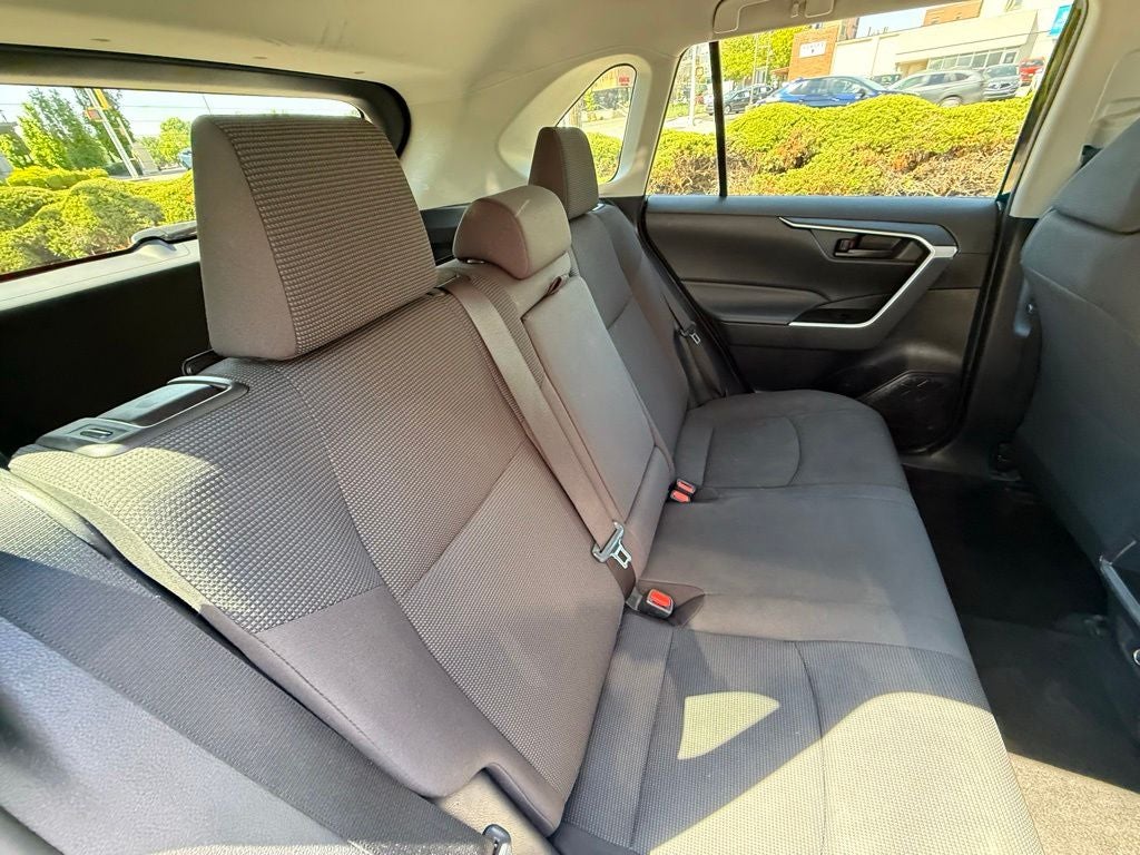 2020 Toyota RAV4 LE