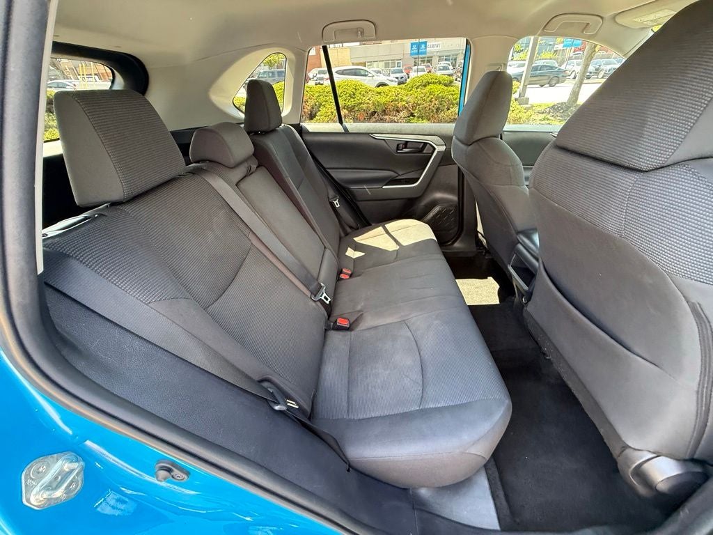 2020 Toyota RAV4 LE