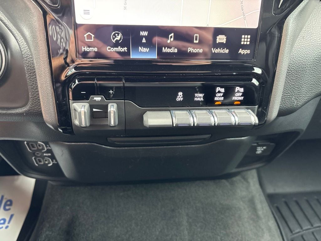 2023 RAM 1500 Laramie Crew Cab 4x4 5'7' Box