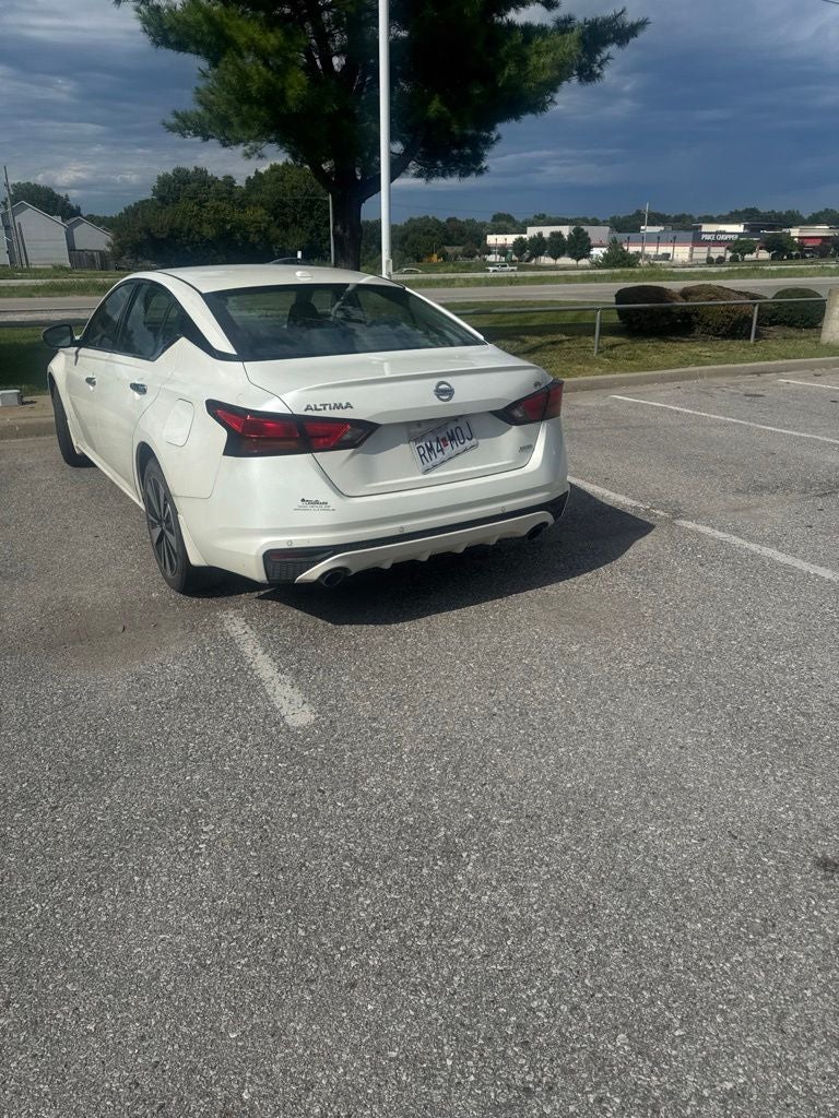 Used 2019 Nissan Altima SV with VIN 1N4BL4DW4KC137410 for sale in Kansas City
