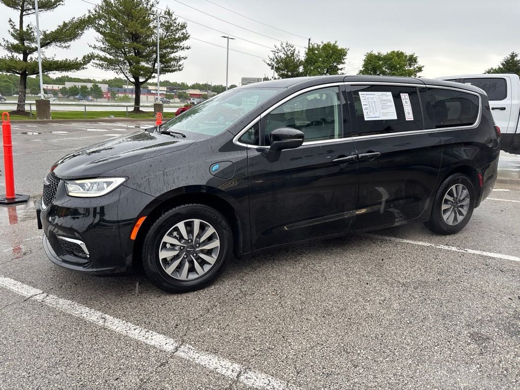 2023 Chrysler Pacifica Hybrid Touring L