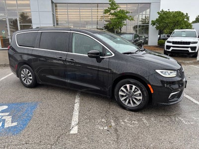 2023 Chrysler Pacifica Hybrid Touring L