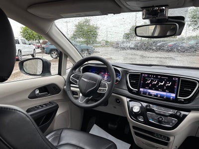 2023 Chrysler Pacifica Hybrid Touring L