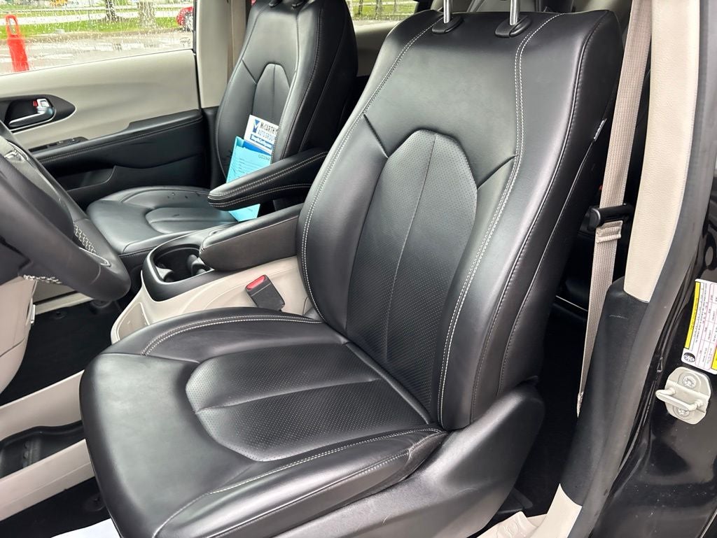 2023 Chrysler Pacifica Hybrid Touring L