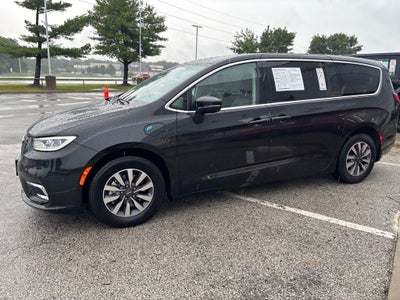 2023 Chrysler Pacifica Hybrid Touring L