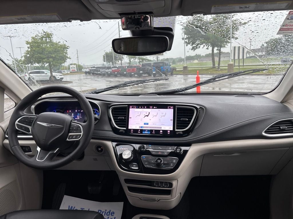 2023 Chrysler Pacifica Hybrid Touring L