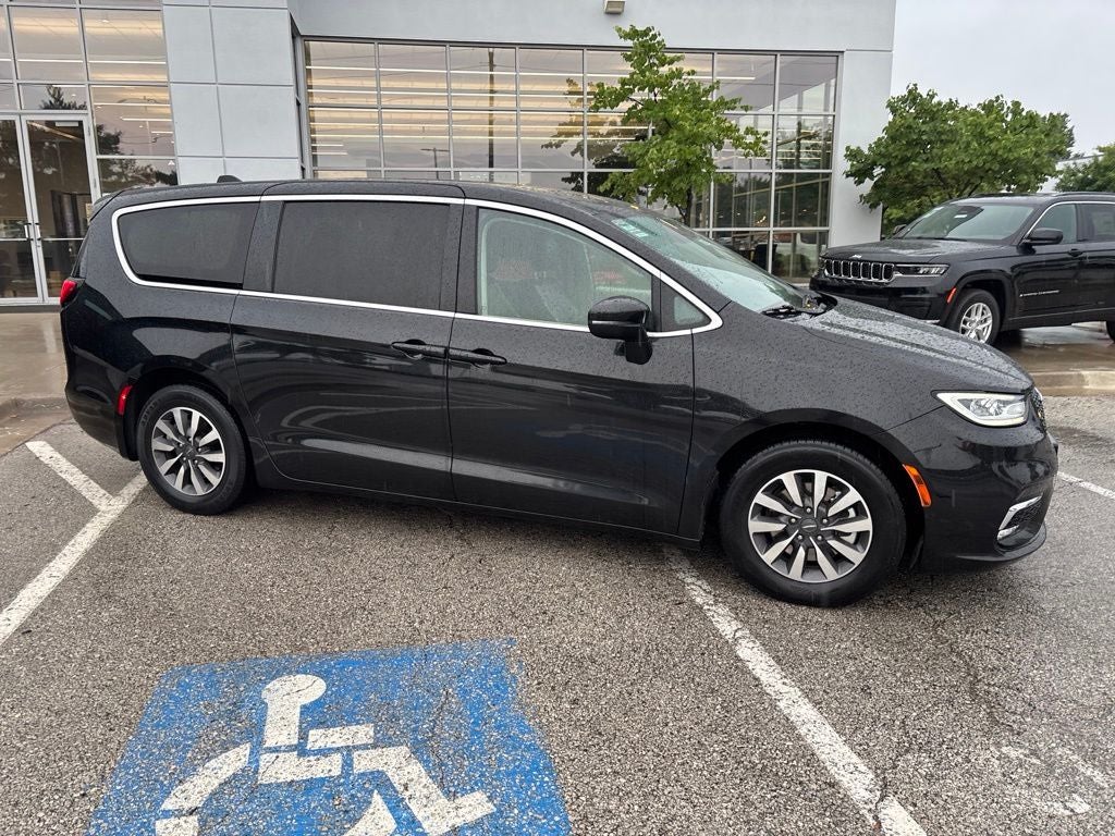 2023 Chrysler Pacifica Hybrid Touring L