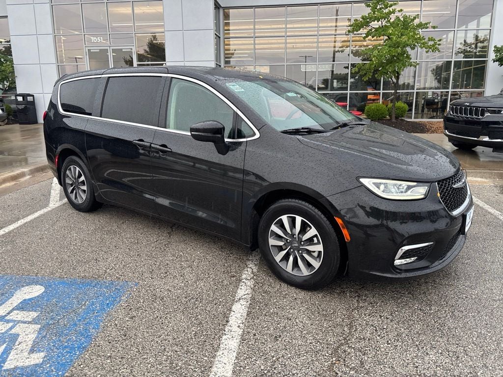 2023 Chrysler Pacifica Hybrid Touring L