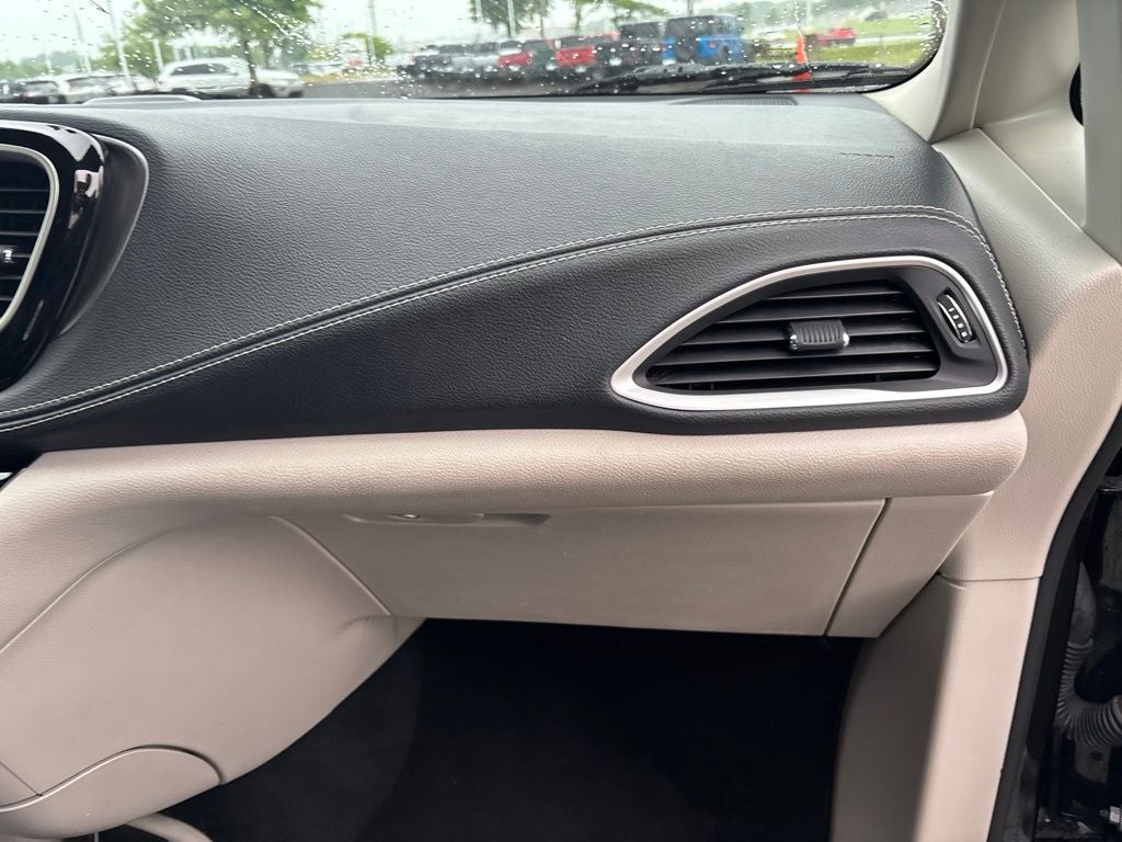 2023 Chrysler Pacifica Hybrid Touring L