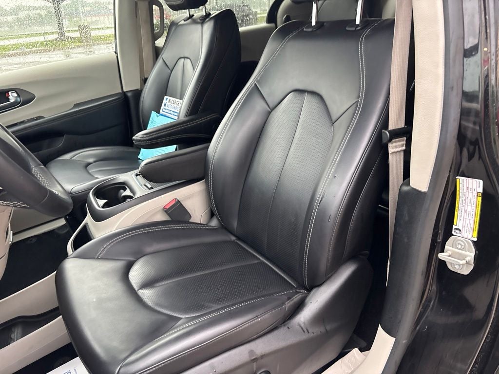 2023 Chrysler Pacifica Hybrid Touring L