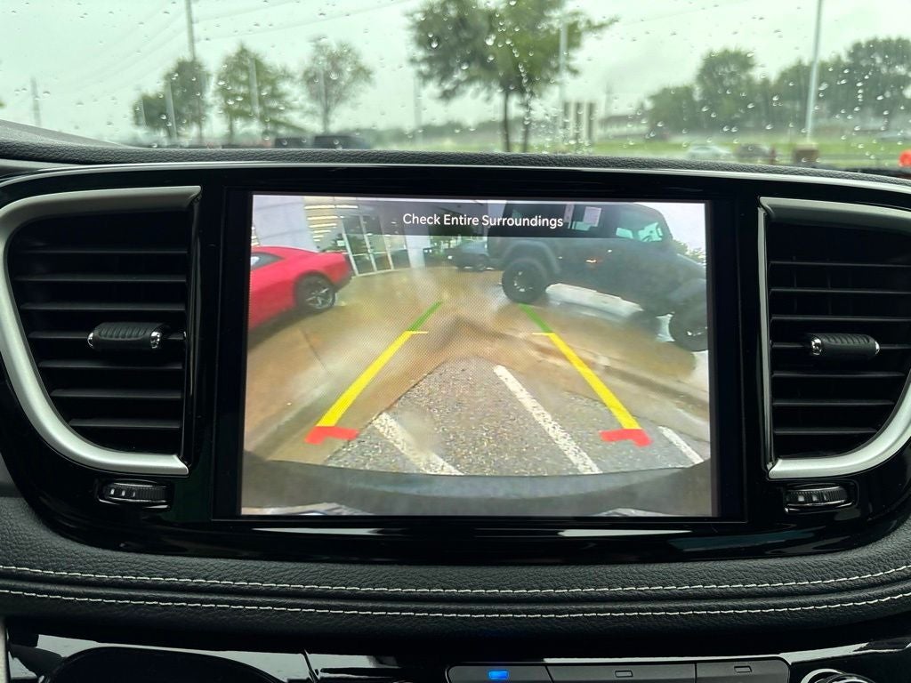 2023 Chrysler Pacifica Hybrid Touring L