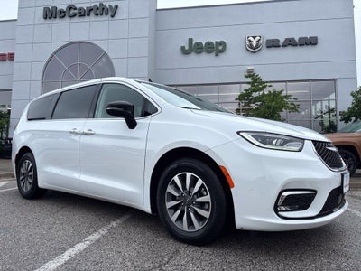2024 Chrysler Pacifica Hybrid Select