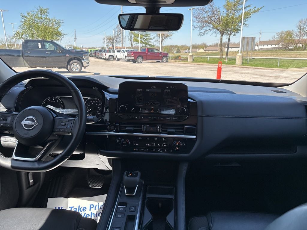 2025 Nissan Pathfinder SL