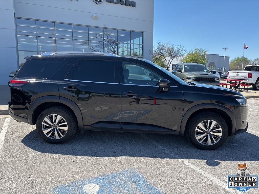 2025 Nissan Pathfinder SL