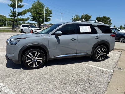 2023 Nissan Pathfinder Platinum 4WD