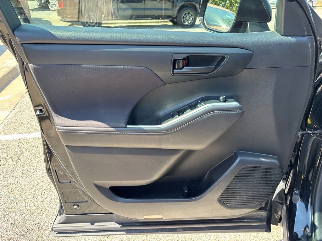 2020 Toyota Highlander LE