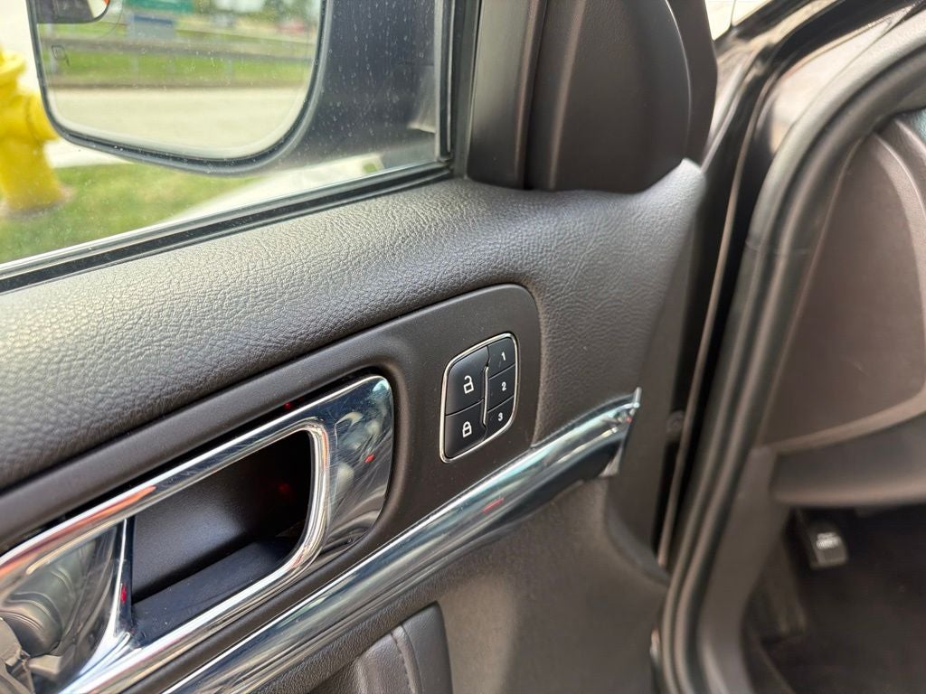 2015 Lincoln MKS Base