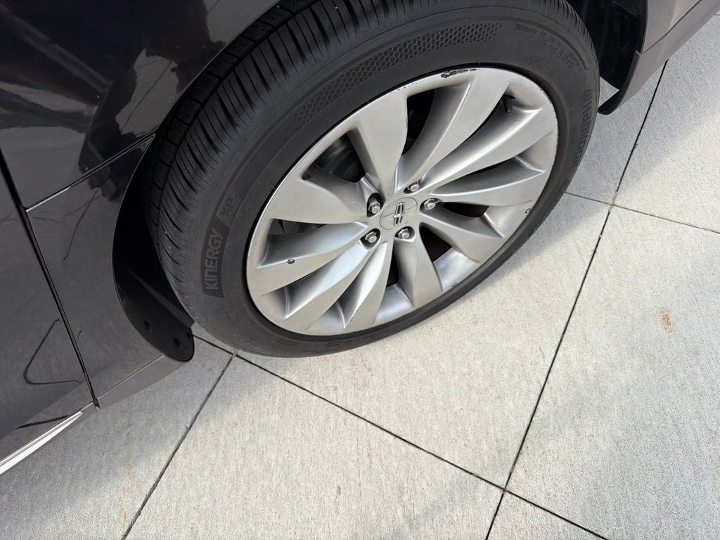 2015 Lincoln MKS Base