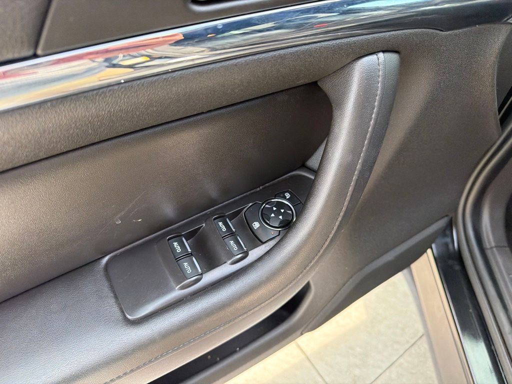 2015 Lincoln MKS Base