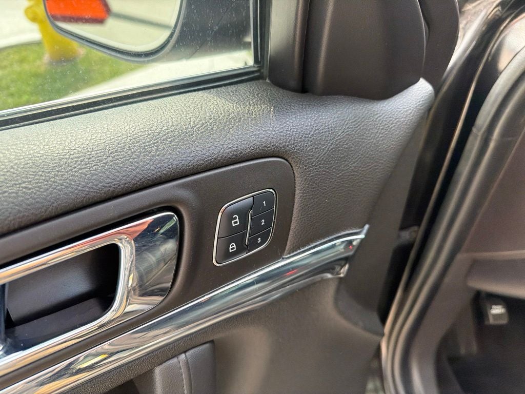 2015 Lincoln MKS Base