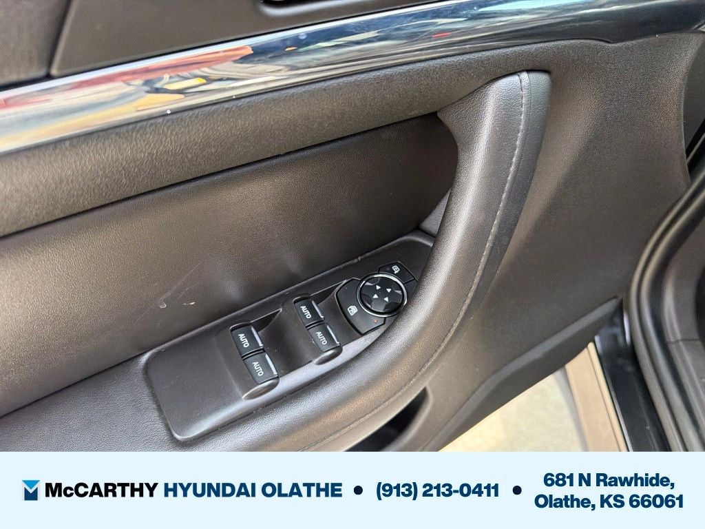 2015 Lincoln MKS Base