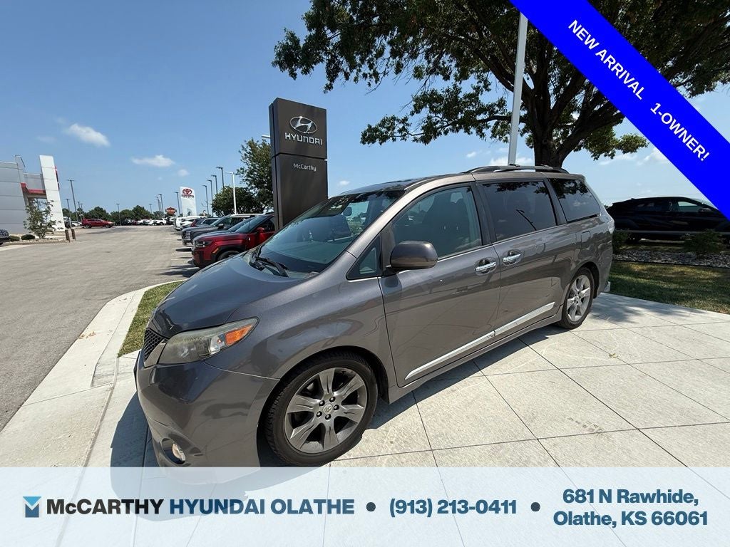 2014 Toyota Sienna SE 8 Passenger