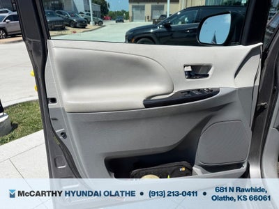 2014 Toyota Sienna SE 8 Passenger